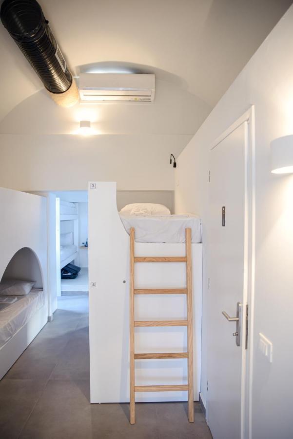 Central Hostel Oia ภายนอก รูปภาพ